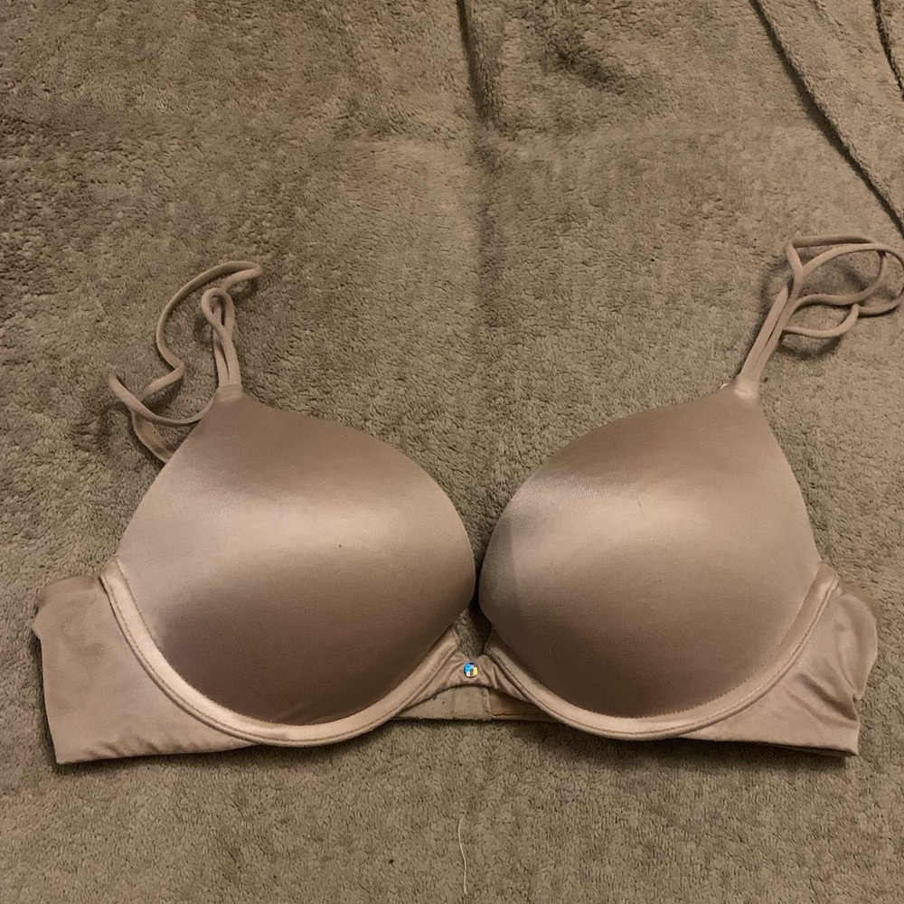 Victoria’s Secret “very sexy push up” nude 34b